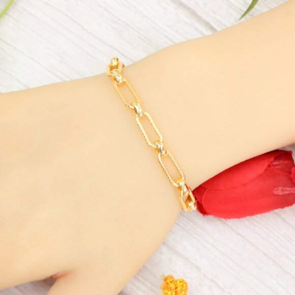 "Trendy Handmade Bracelet – A Thoughtful Gift for Girls & Women | UNVRC1518 - Picture 1 of 10